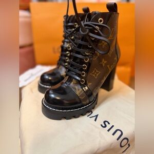 Authentic LOUIS VUITTON STAR TRAIL BOOTS